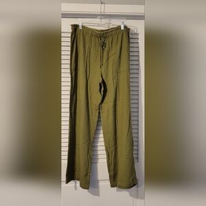 NWOT Women's Haute Monde Olive Green Wide Leg Pants